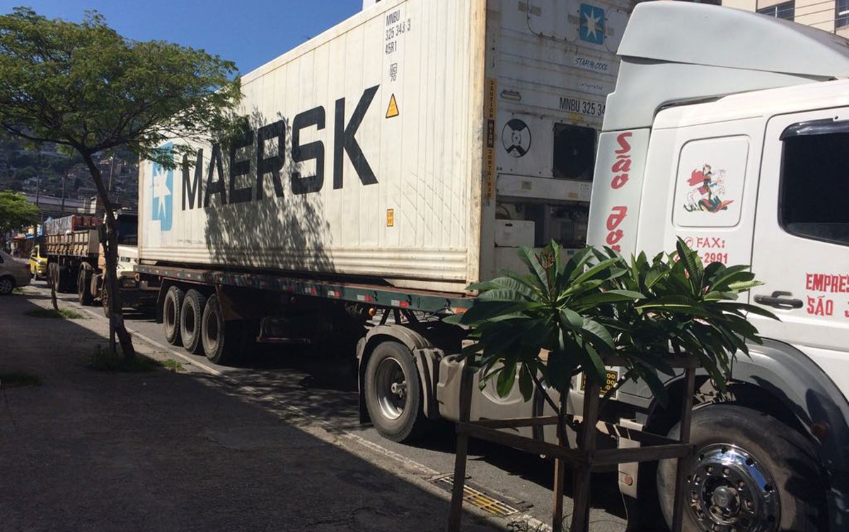 PM recupera carreta roubada com carga de bebidas na Zona Norte, Rio de  Janeiro