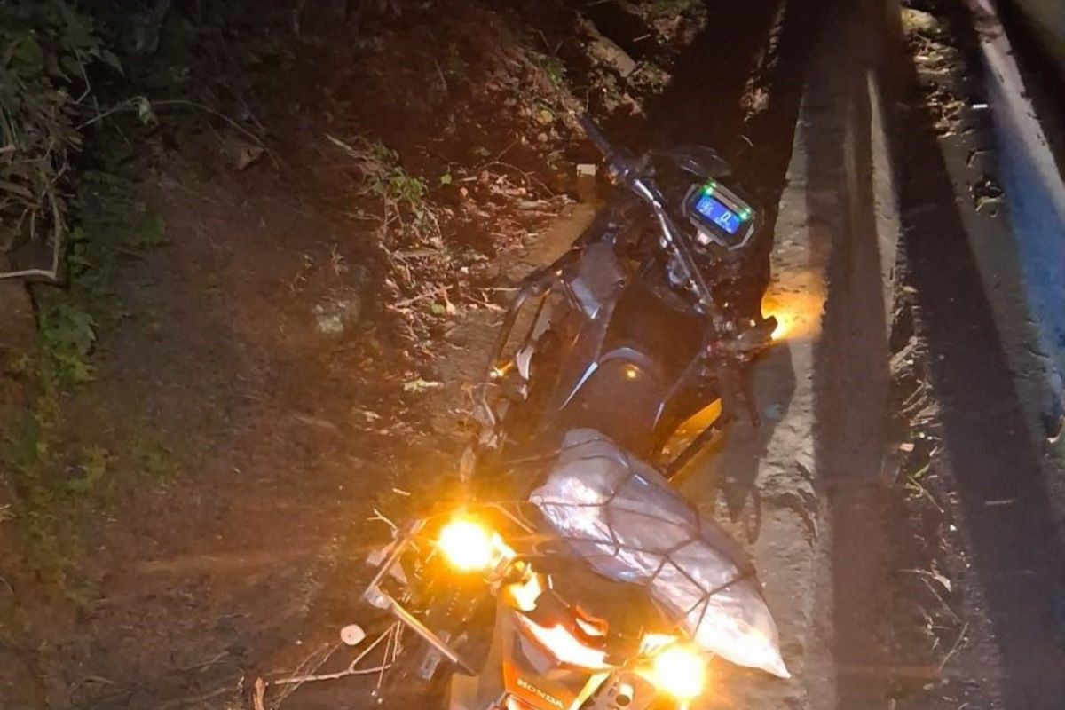 Motociclista morre após se chocar contra barranco na rodovia Cônego Domênico Rangoni, SP