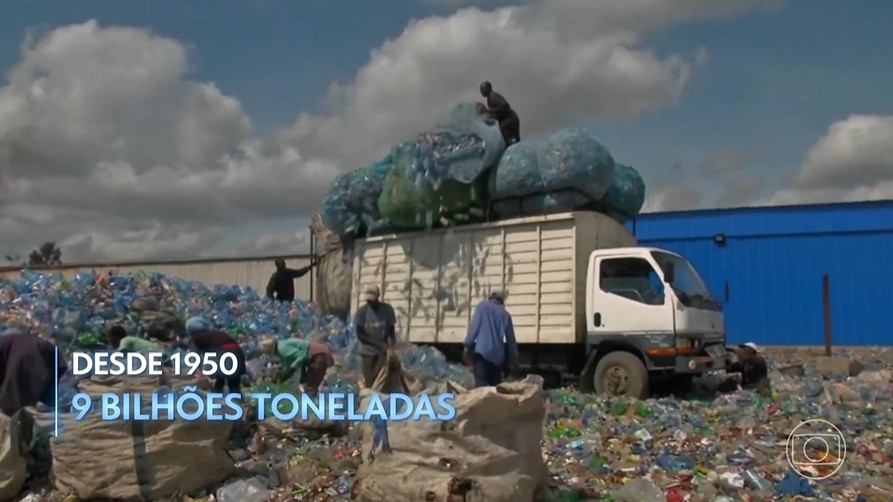 Conferência da ONU negocia acordo para acabar com poluição dos plásticos no planeta