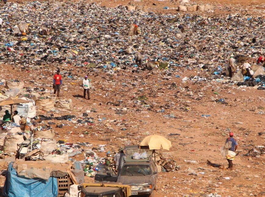 Justiça determina ações urgentes para encerrar lixão e conter riscos à saúde no Acará, no PA