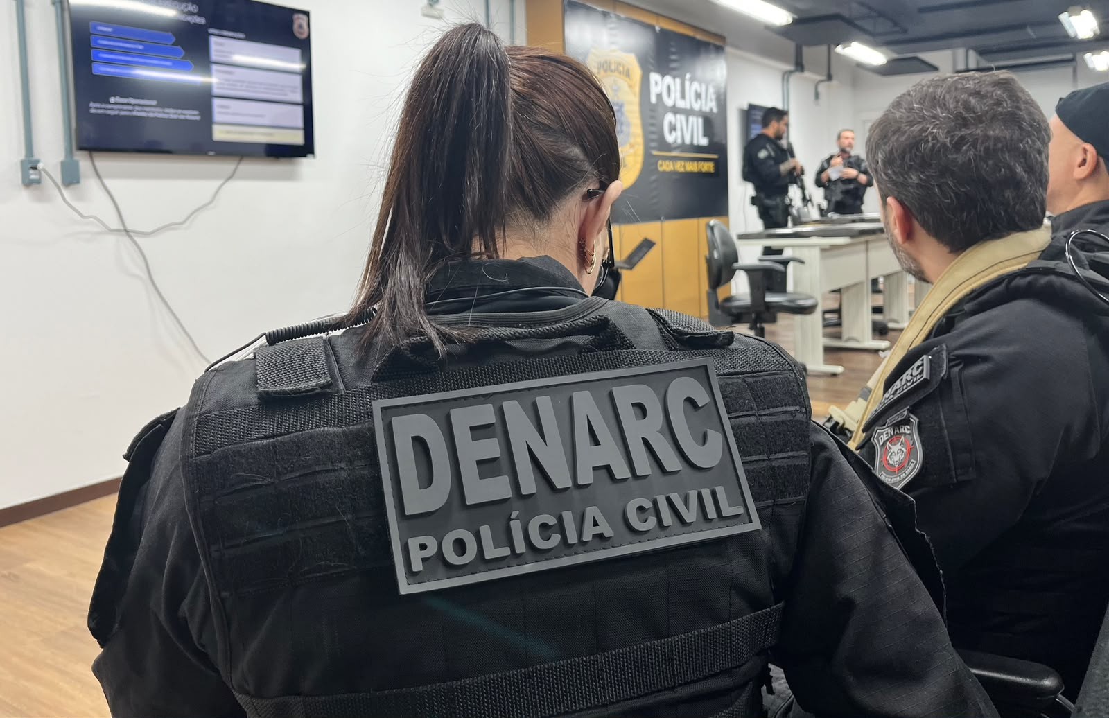 Policiais durante operação contra tráfico de drogas na Bahia
