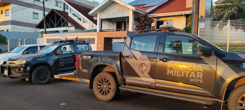 2 PMs são presos em operação contra grupo suspeito de movimentação milionária de drogas e painéis solares roubados — Foto: Gaeco-PR/Cascavel
