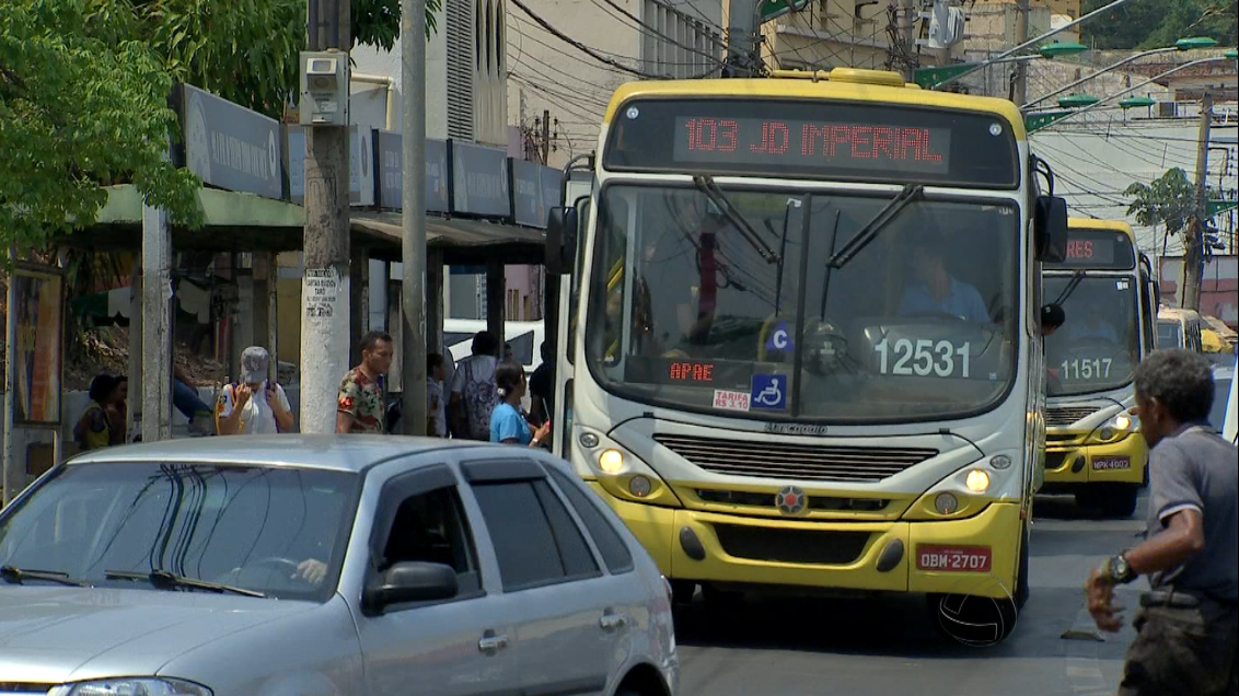 Empresa de ônibus é condenada a pagar R$ 10 mil a passageira que foi prensada e arrastada em Cuiabá