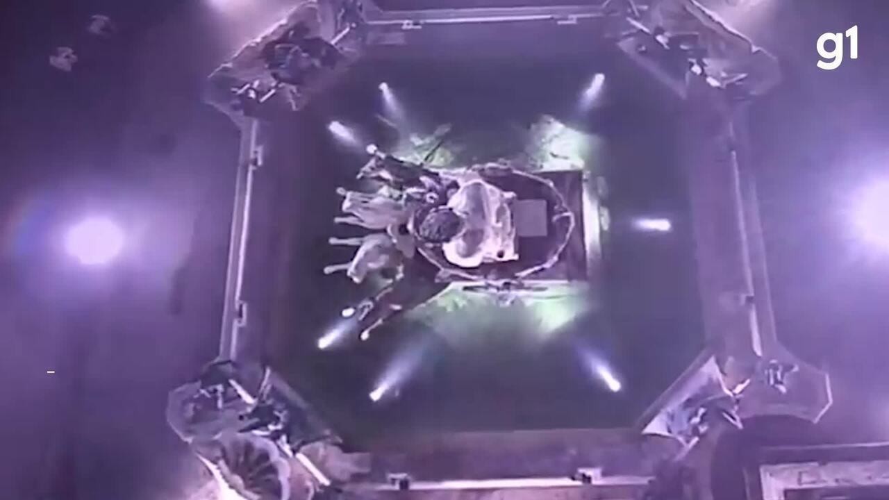 Mulher é multada em quase R$ 30 mil após tentar tocar pênis de estátua na Itália em desafio pré-nupcial