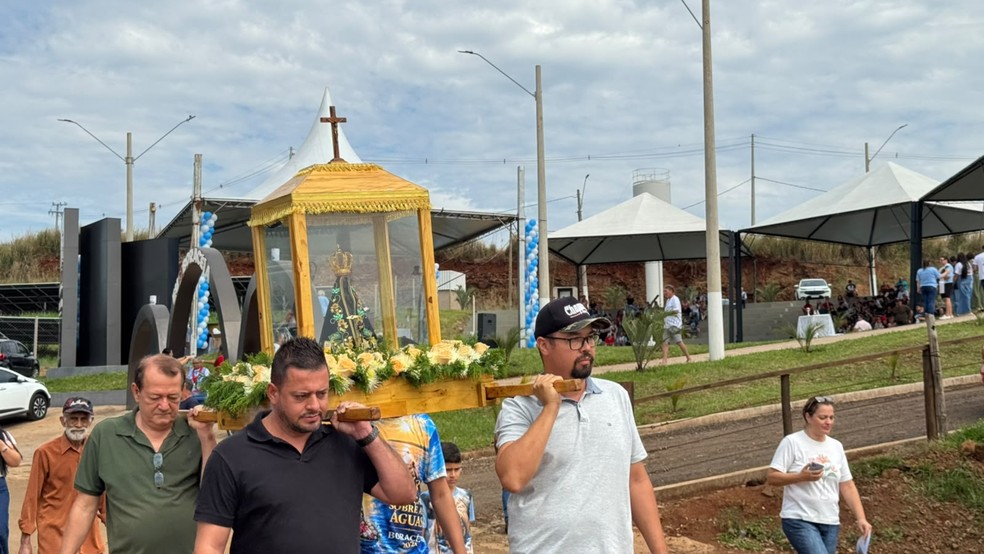 2 de 2
10&ordf; Prociss&atilde;o no Rio Tiet&ecirc; re&uacute;ne fi&eacute;is durante celebra&ccedil;&atilde;o a Nossa Senhora Aparecida em Borac&eacute;ia &mdash; Foto: Adriano Baracho/TV TEM
