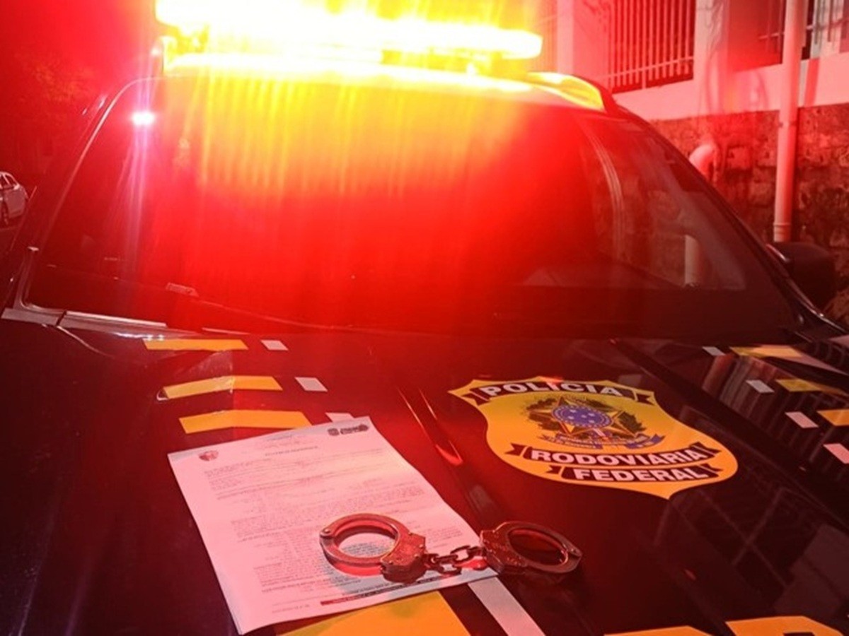 Homem é suspeito de abusar de passageira em ônibus, foge para a mata e é preso pela PRF em SC