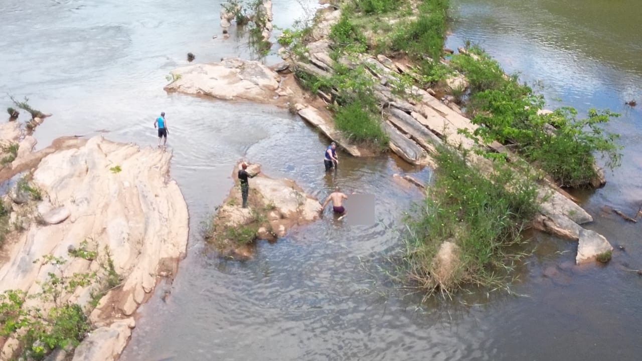 Corpo de idoso que se afogou em rio é encontrado após dois dias em Ferros