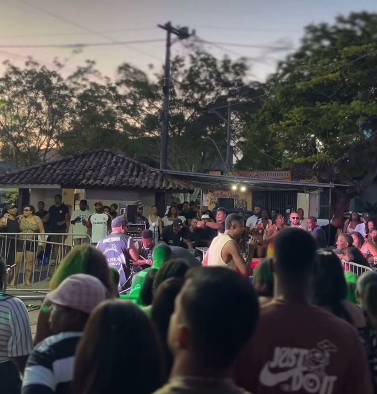 Moradores relatam tiros após “Samba na Praça” em Travessão, distrito de Campos