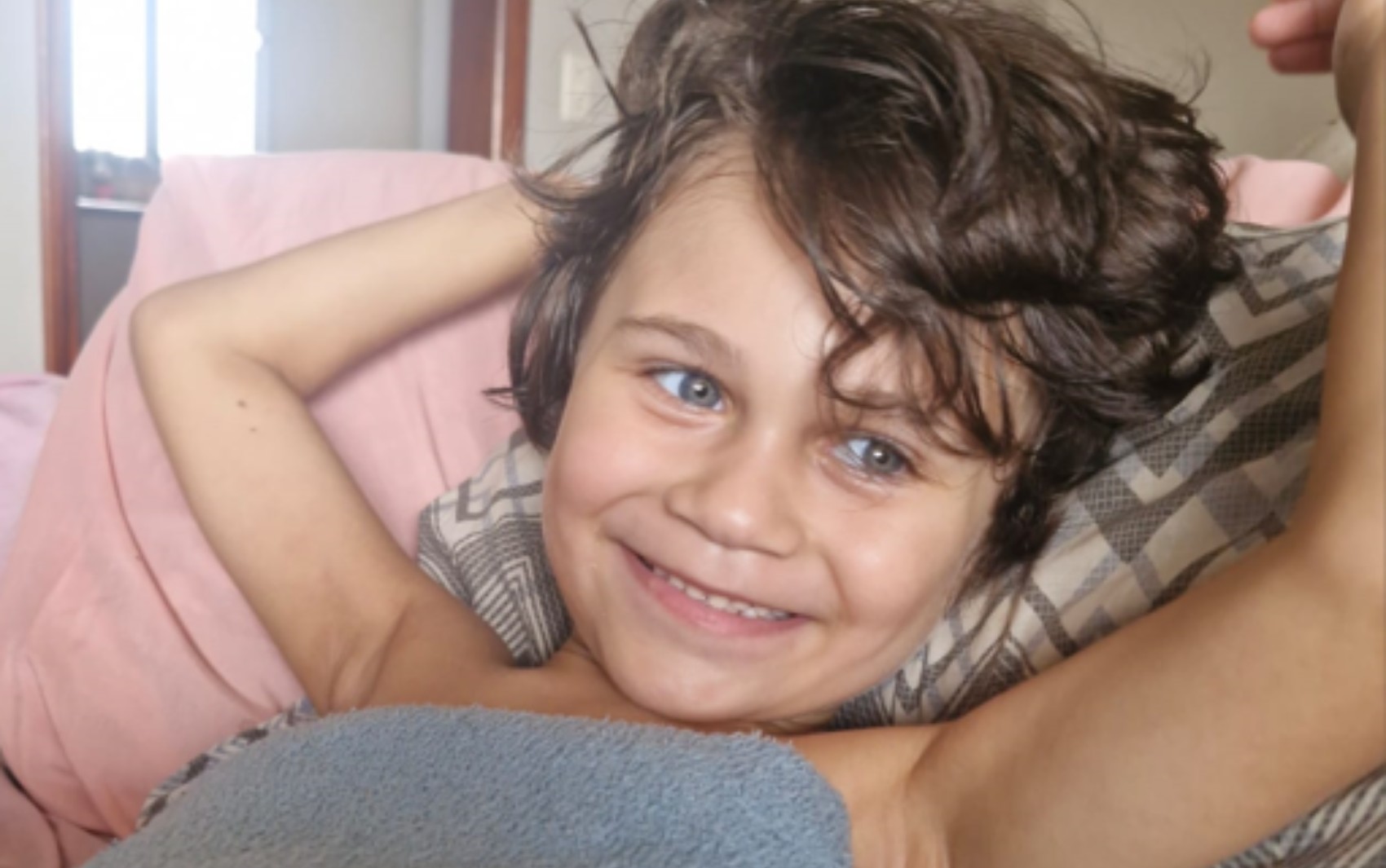 Sorrindo e brincando: família compartilha vídeo de menino em recuperação após queda do 10º andar de prédio em Ribeirão Preto