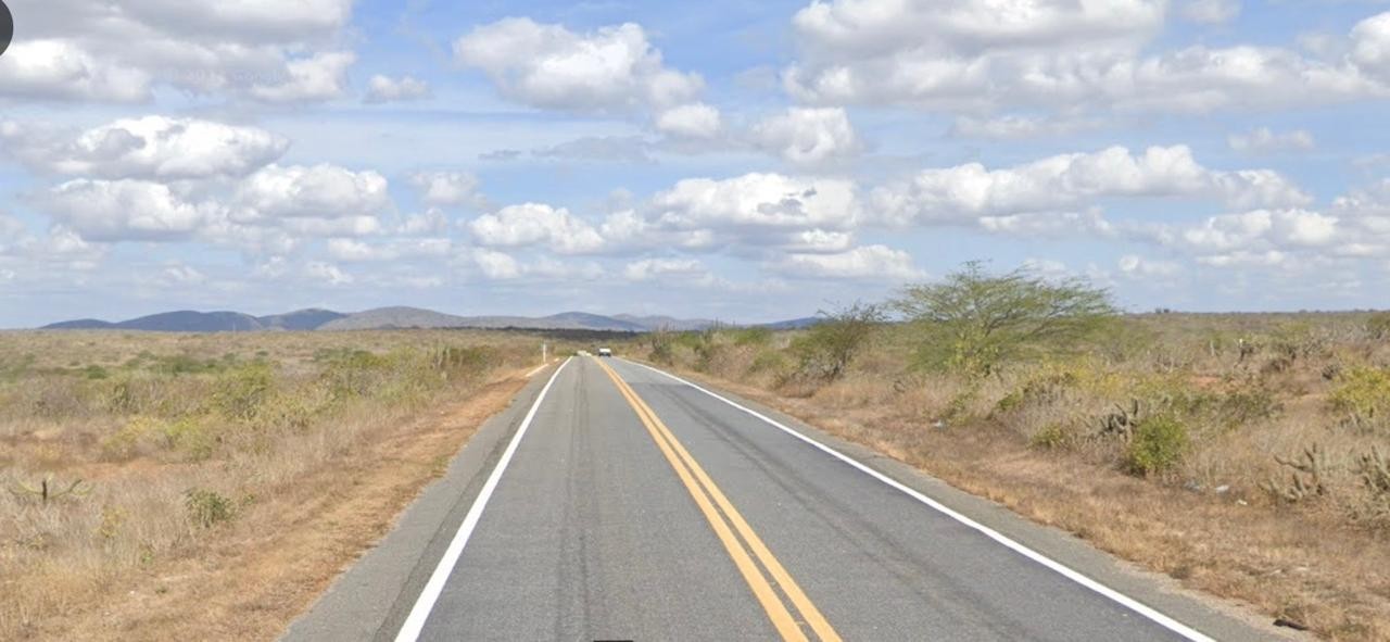 Colisão entre caminhão e moto deixa um morto e um ferido grave na BR-104, na PB