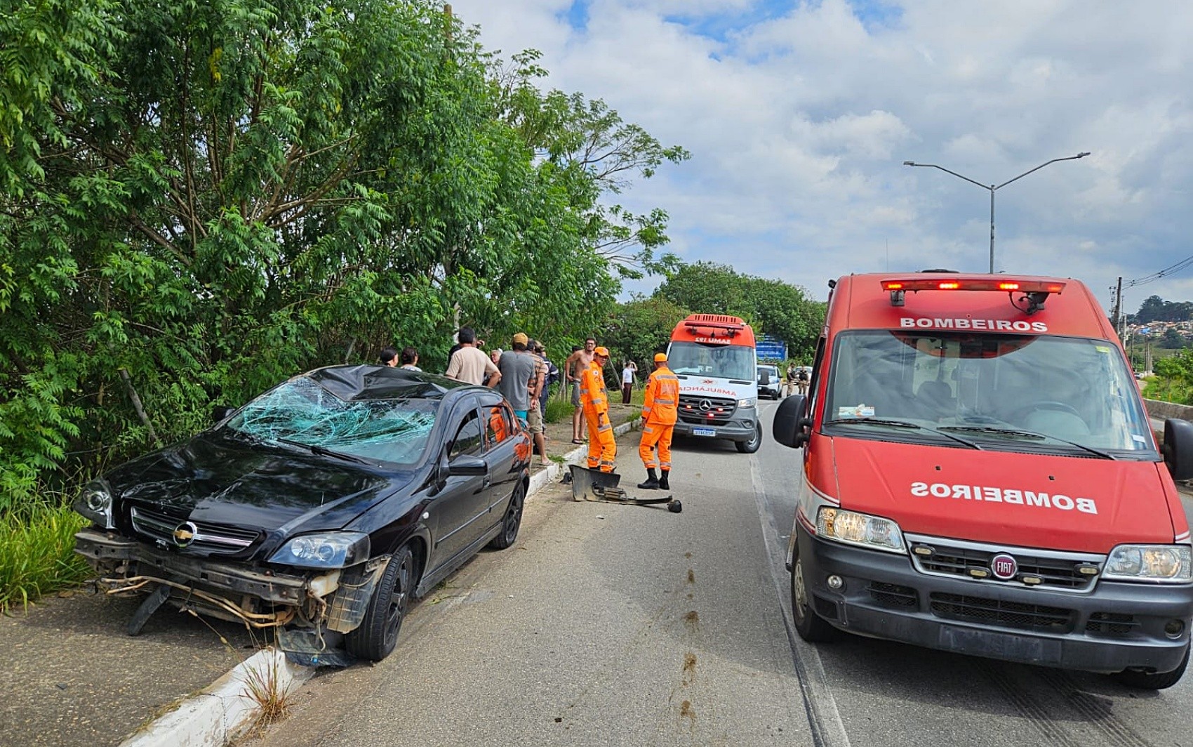 Ciclista morre ao ser atingido por carro em avenida de Pouso Alegre