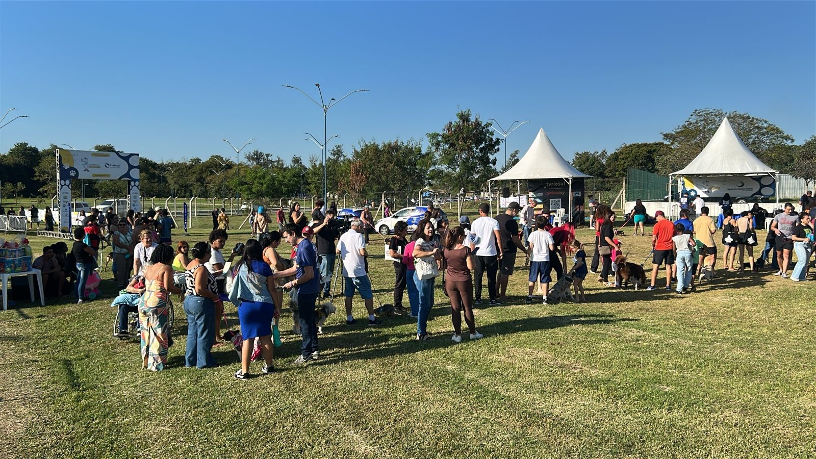 Caminhada do Amicão reúne famílias e pets em Resende