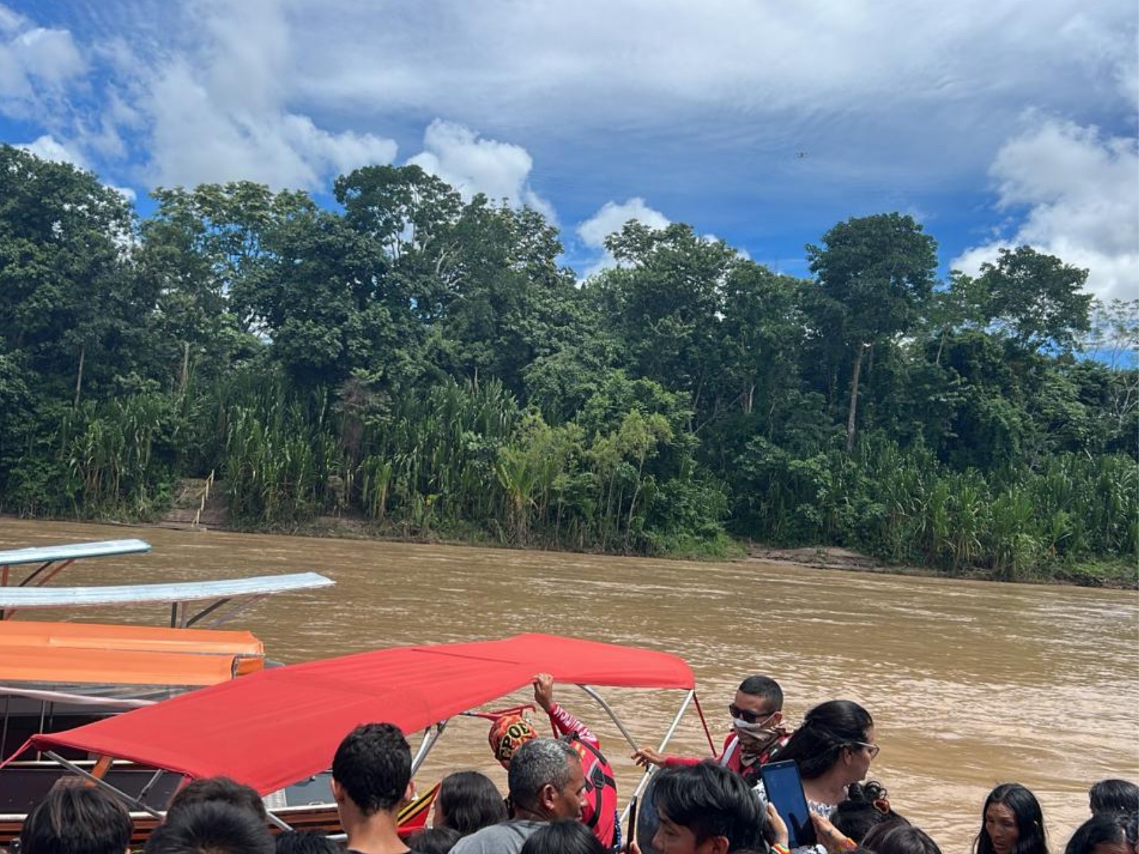 Corpo de adolescente que desapareceu após cair em rio ao atravessar passarela é encontrado no Acre