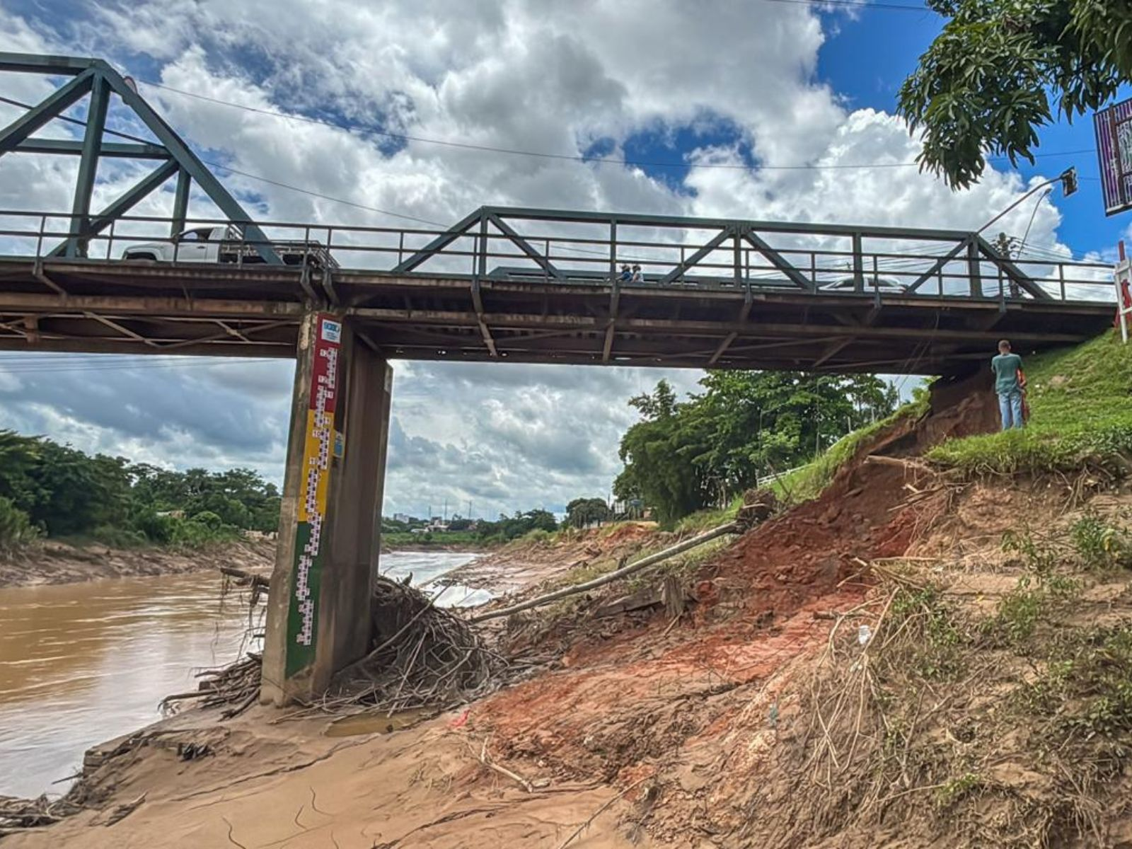 Após enchente, deslizamento de terra em ponte pode isolar duas cidades do Acre: 'Preocupante'