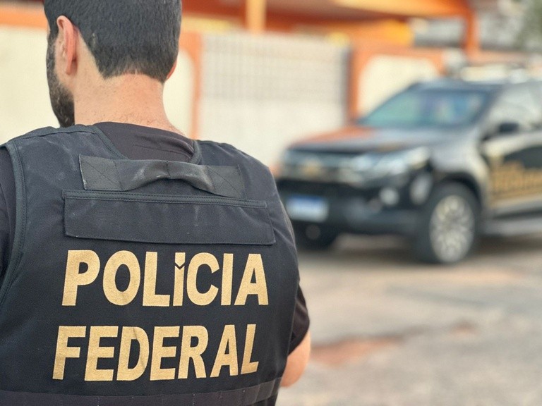 PF investiga mulher suspeita de usar identidade falsa para receber benefícios do INSS, em Campina Grande