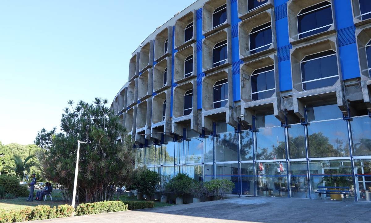 Setre oferece vagas temporárias com salários que podem chegar a R$ 3,8 mil