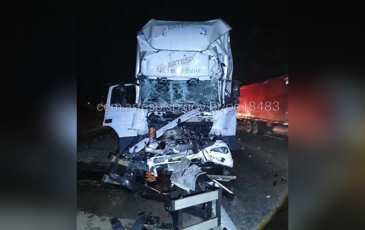 Motorista morre em acidente entre caminhão e carreta em Boituva