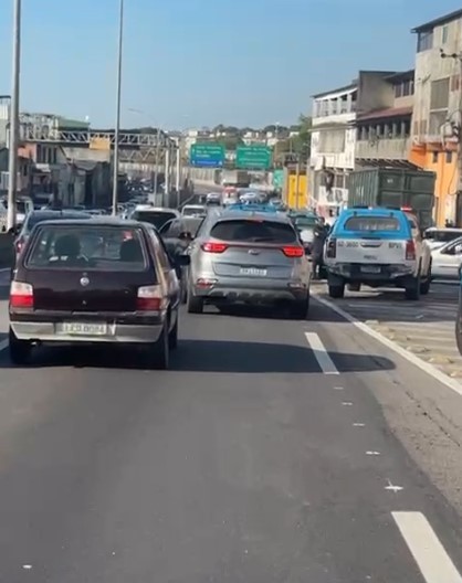 Linha Amarela é fechada após confronto entre bandidos e policiais 