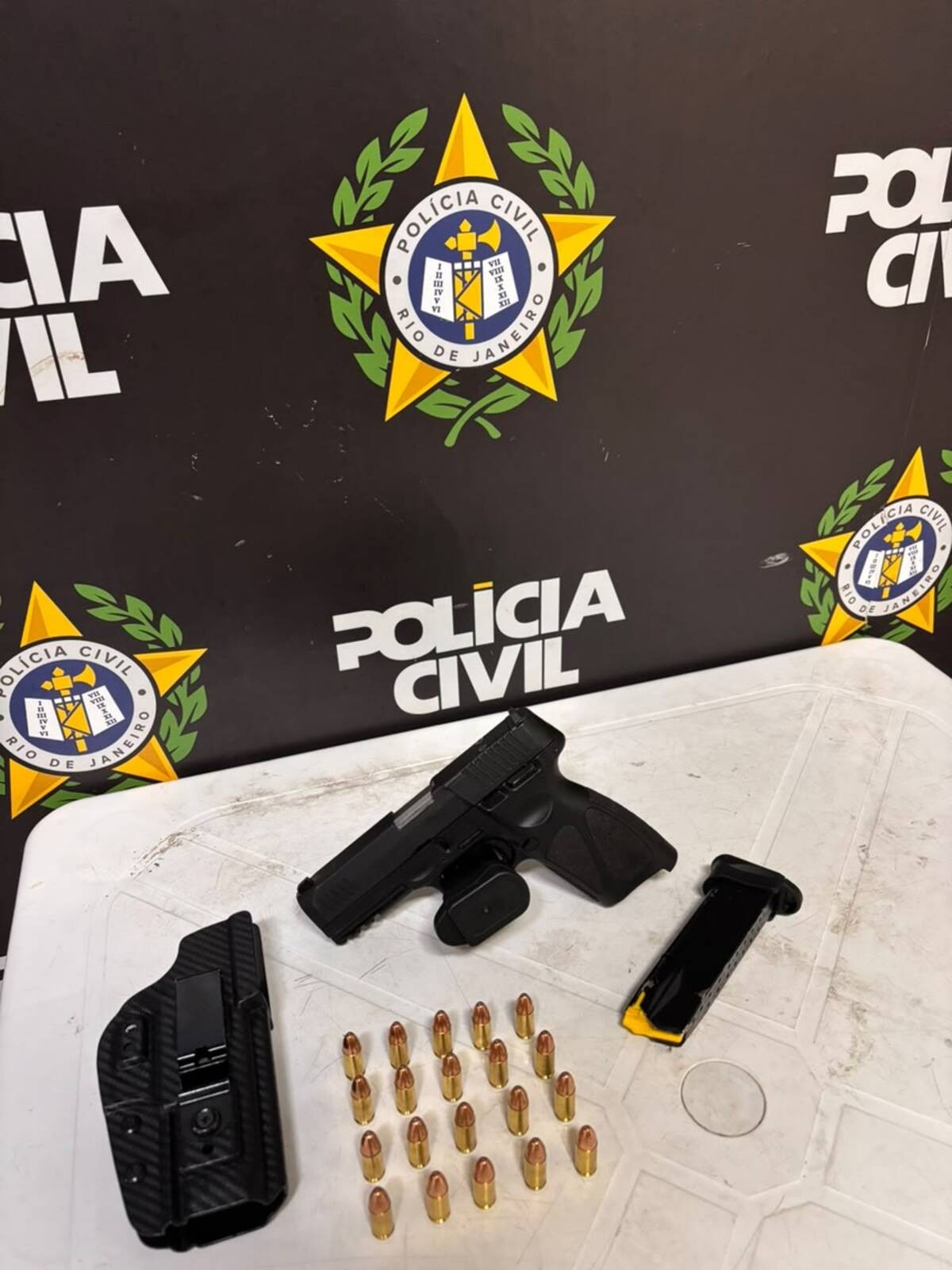 Homem é preso com arma e munições em Barra Mansa