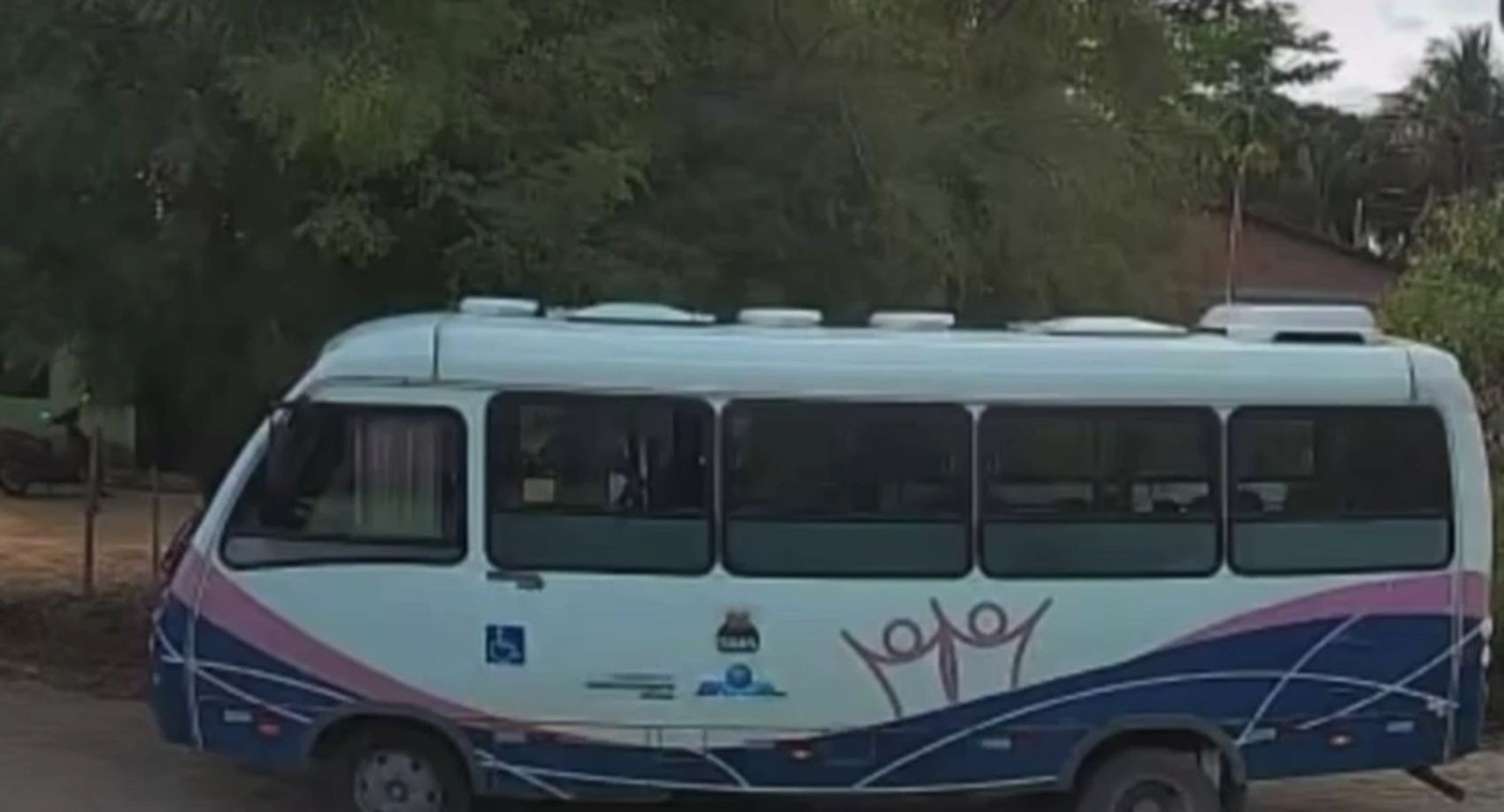 Criança morre após ser atropelada por ônibus escolar em Indiaroba