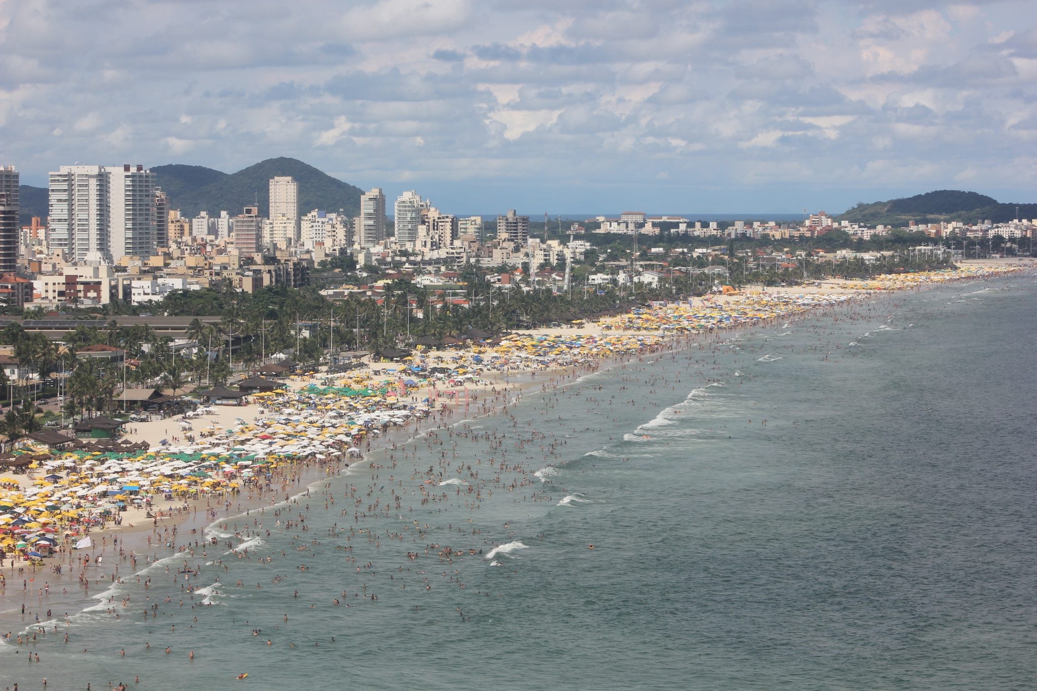 Ministério Público pede explicações a prefeitura sobre criação de 'taxa para turistas' no litoral de SP