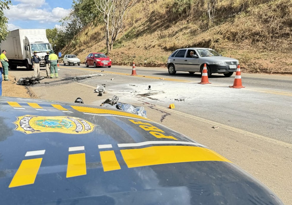 Acidente com vítma fatal na BR-116 — Foto: Roberto Higino