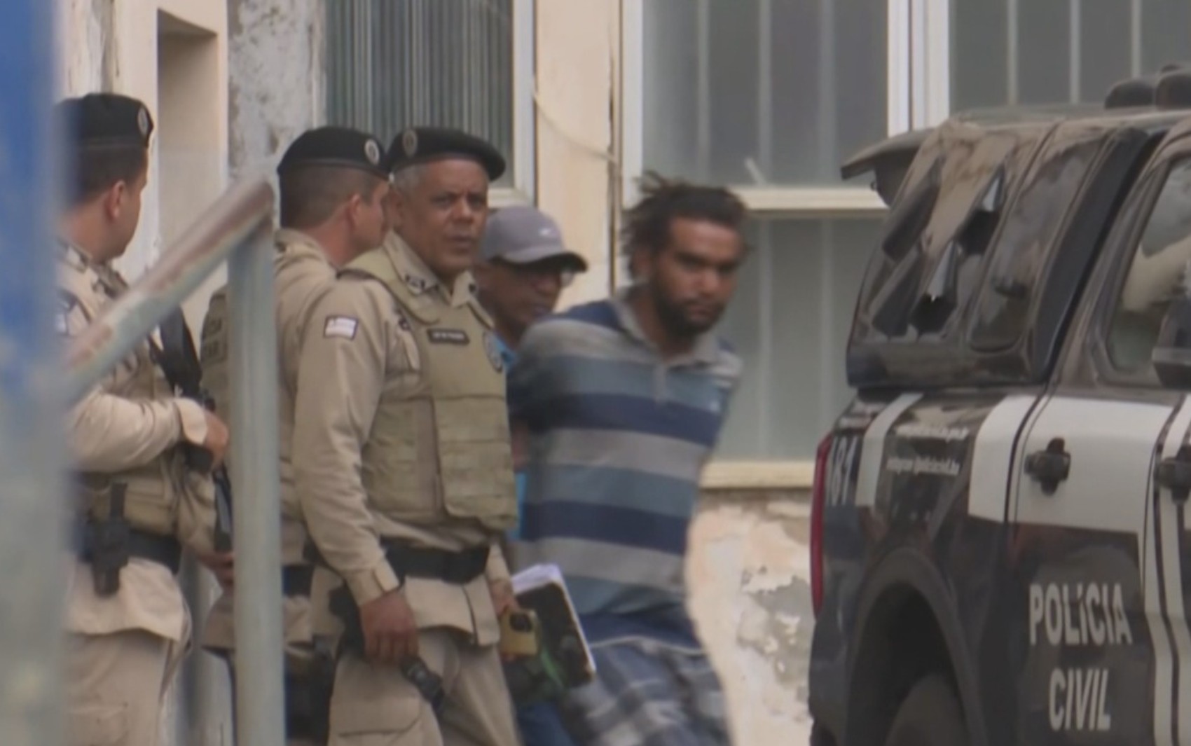 Homem confessa participação no assassinato de três mulheres em praia na Bahia