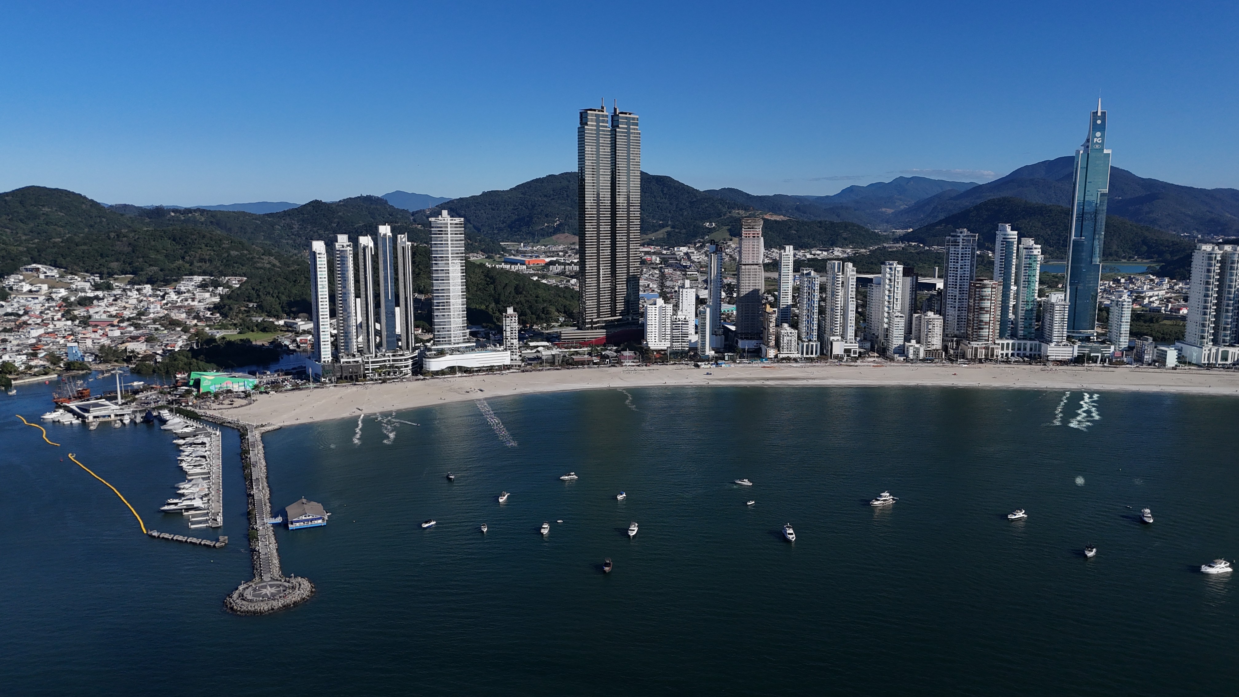 Conheça as principais praias de Balneário Camboriú