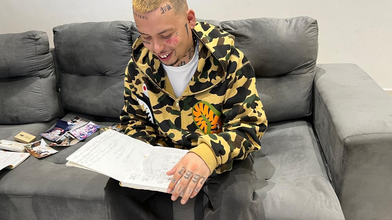 'Tô voando pro Japão': Depois de 16 anos, MC Igu volta ao país em que ...