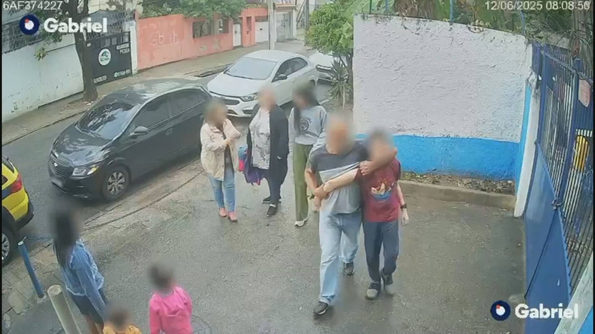 Escola expulsa aluno autista após fugas; família acusa negligência e violência