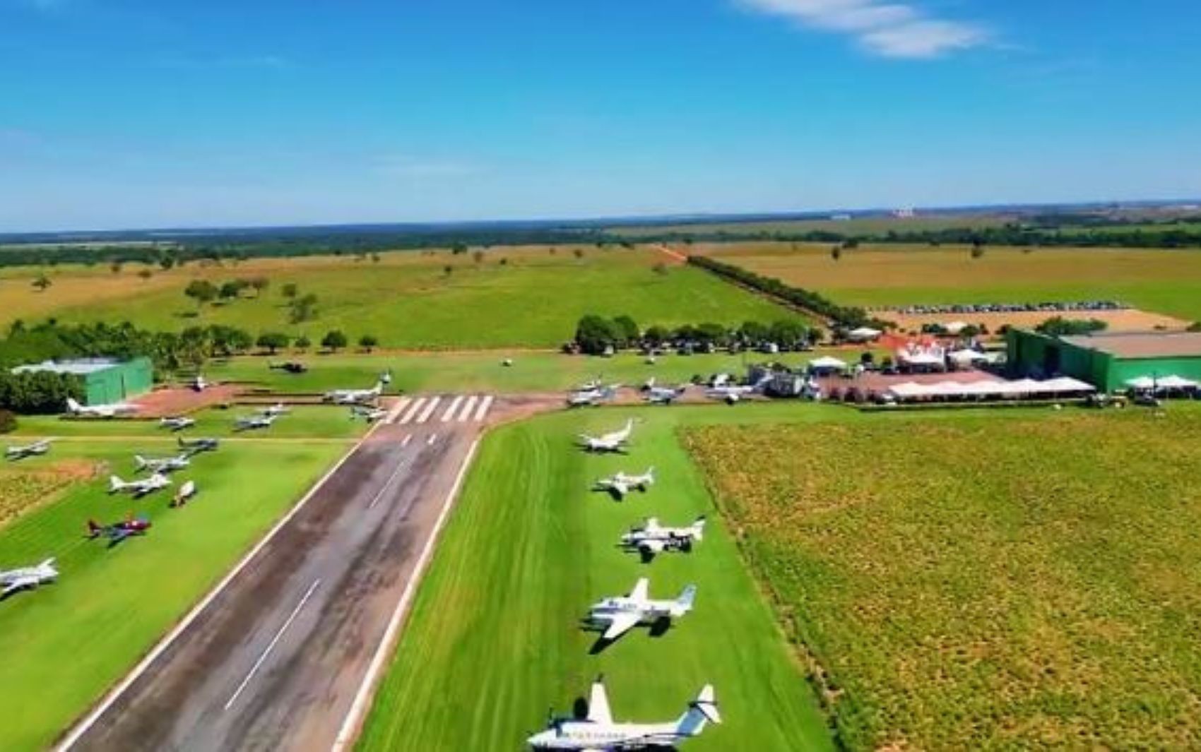 Imagens com mais de 20 aeronaves em pista de fazenda em Goiás impressiona a web 