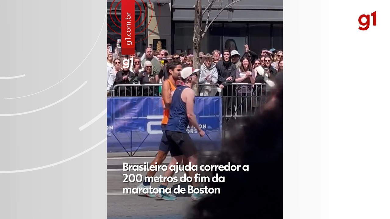 Brasileiro Ajuda Corredor Caído na reta Final da maratona de Boston, e Imagem Viraliza: 'o Simples Faz A Difrerença', Diz Niteroiense