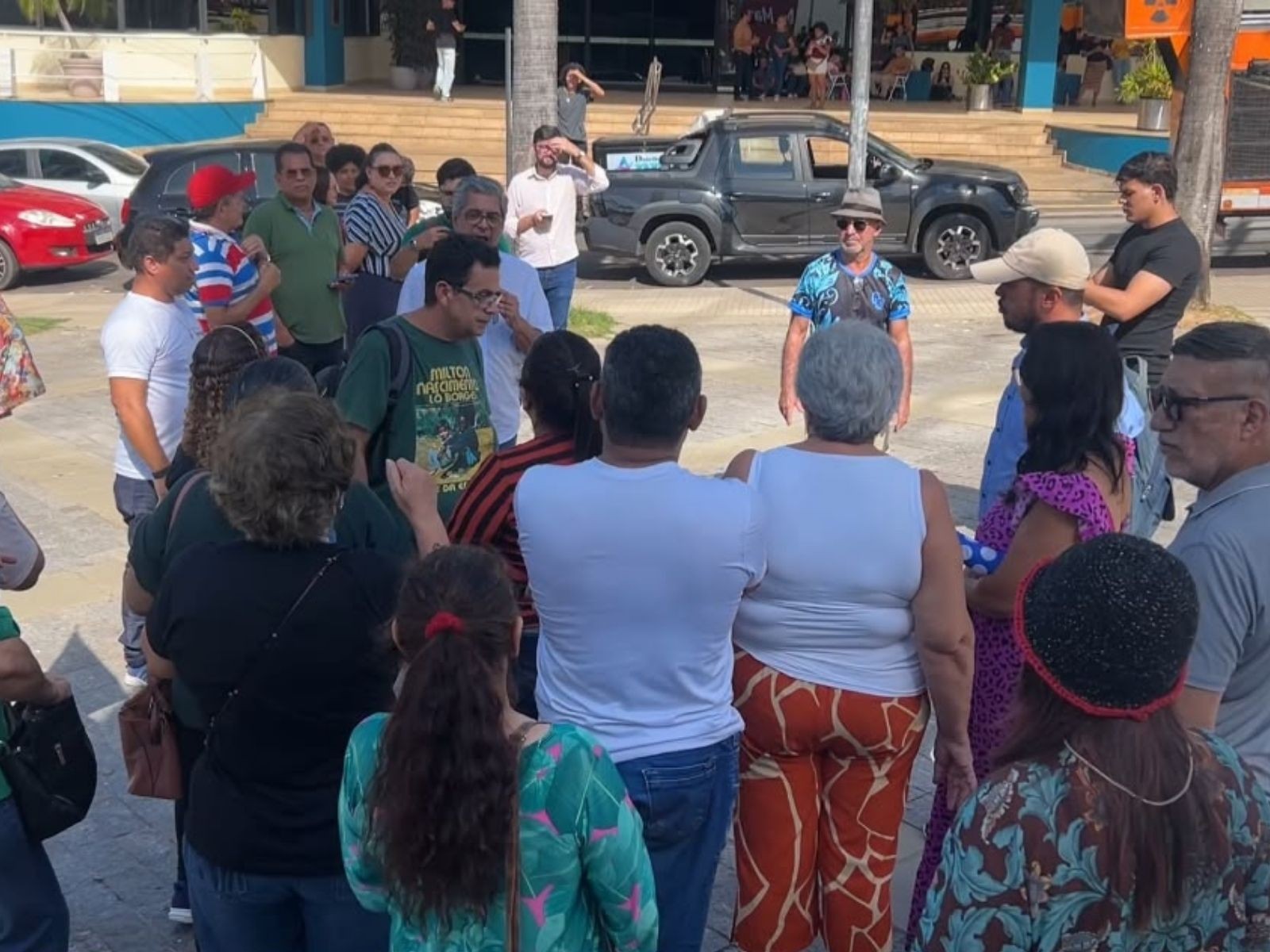 Servidores da educação municipal voltam a protestar e cobram recomposição salarial em Rio Branco