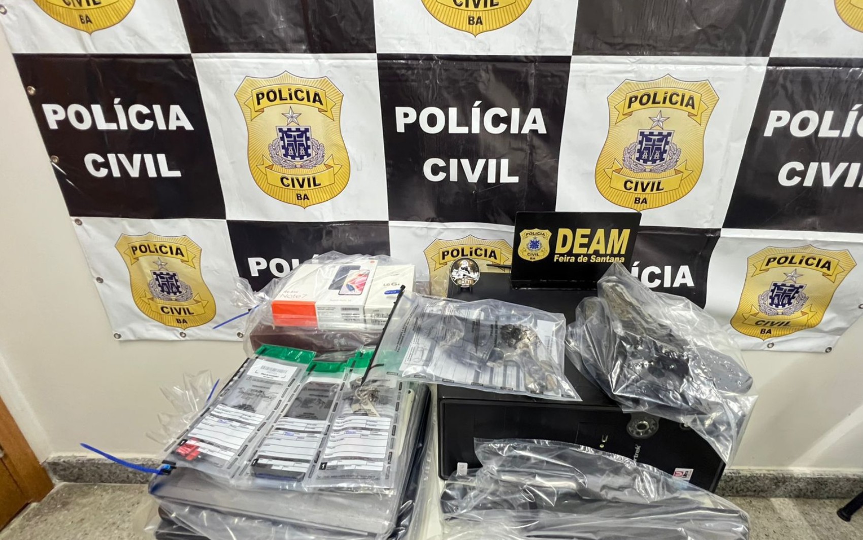 Suspeito de divulgar imagens íntimas falsas de mulheres na internet é preso na Bahia