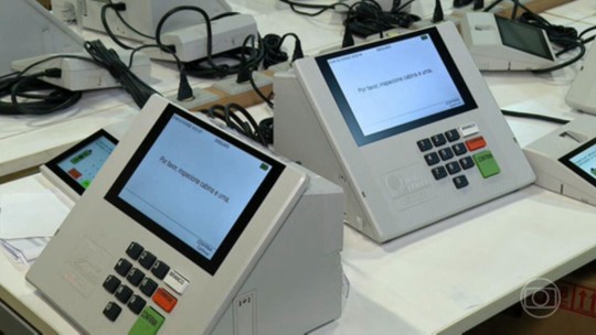 Urnas eletrônicas têm certificados digitais individuais e códigos únicos para identificar cada equipamento; veja detalhes - Programa: Jornal Nacional 