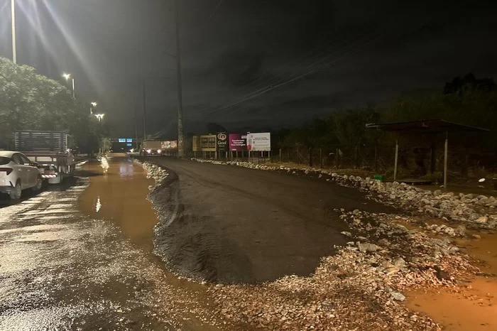 Prefeitura conclui terceiro 'corredor humanitário' para saída de Porto Alegre 