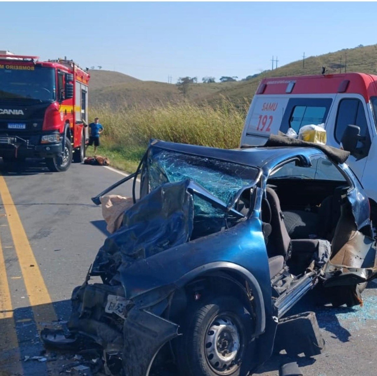 Batida entre dois carros deixa um morto e quatro feridos na BR-267 em Juiz de Fora
