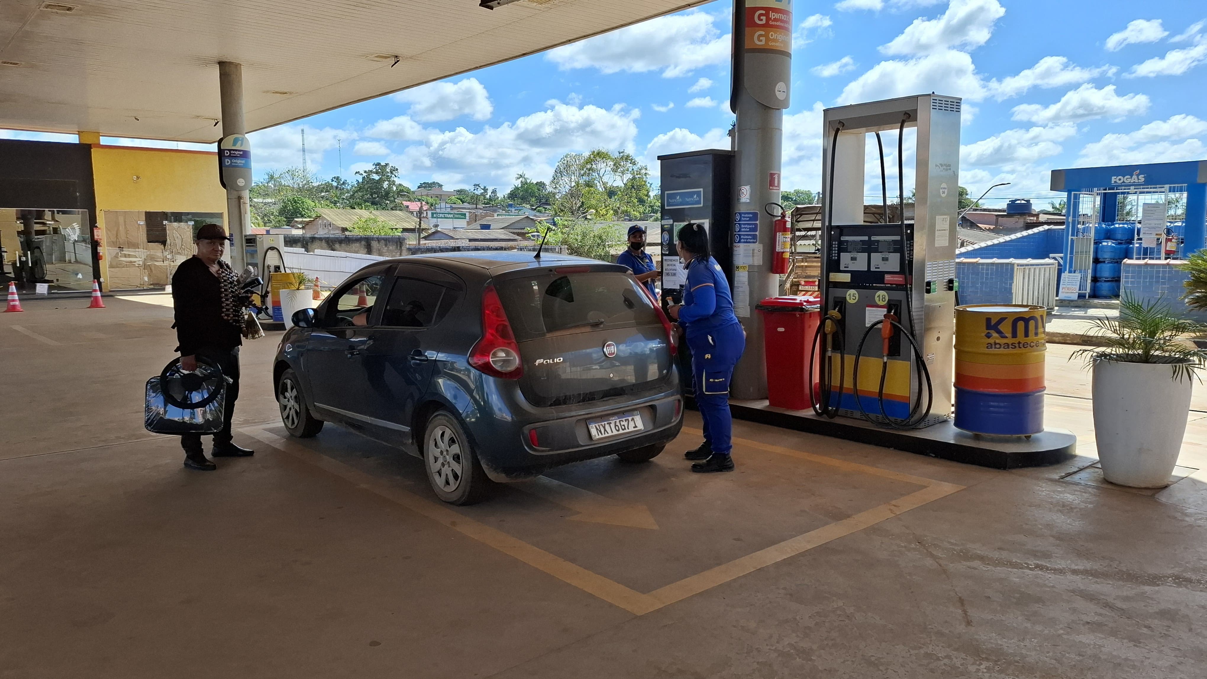Preço do litro da gasolina no Acre baixa 5 centavos após Petrobras anunciar redução