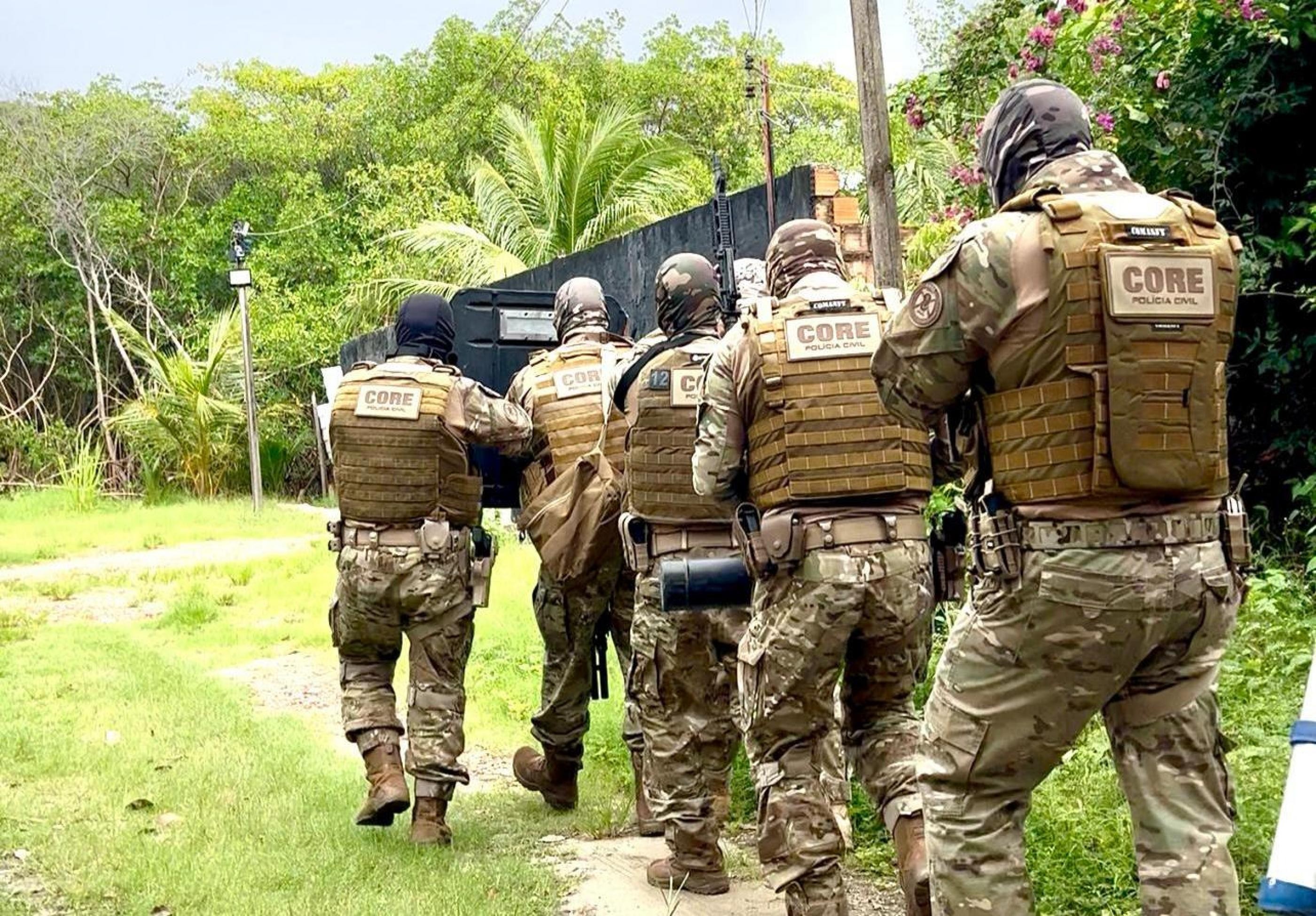 Polícia cumpre mandado na casa de hacker suspeito de invadir sistemas judiciais de vários estados do Brasil