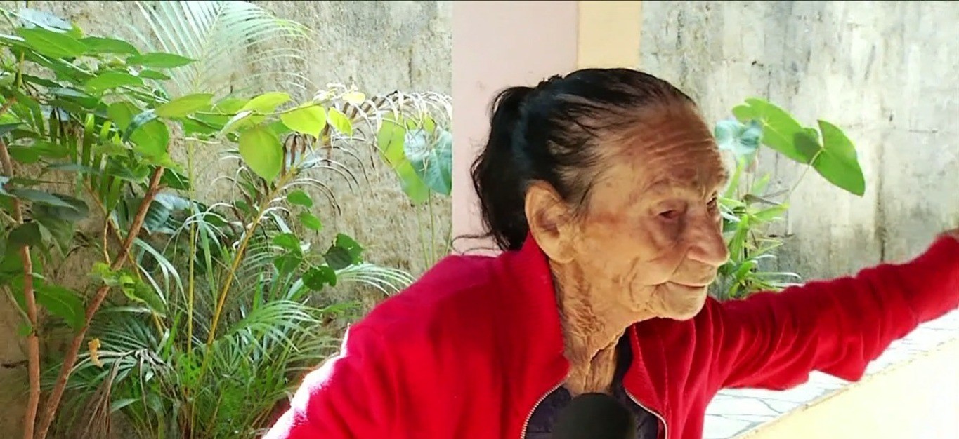 Mulher de 117 anos surpreende equipe de saúde no RJ: 'Sistema não reconhece a idade dela'