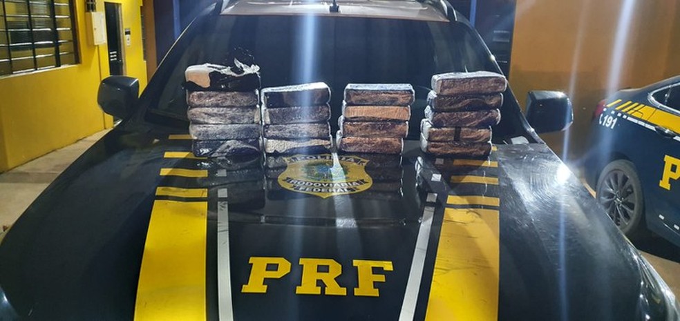 Drogas foram encontradas dentro de veículo de carga, em Vilhena — Foto: PRF/Divulgação