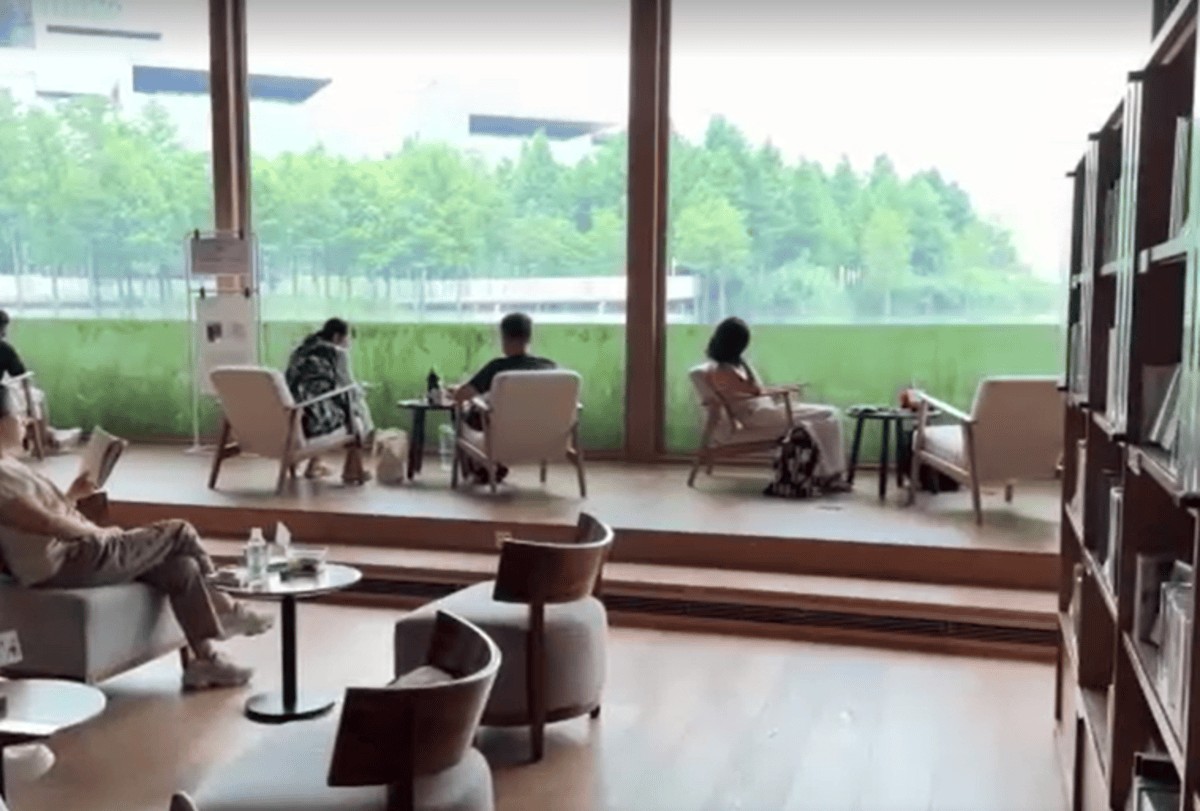 VÍDEO: Livraria 'subaquática' na China atrai turistas e moradores para ver fundo de lago