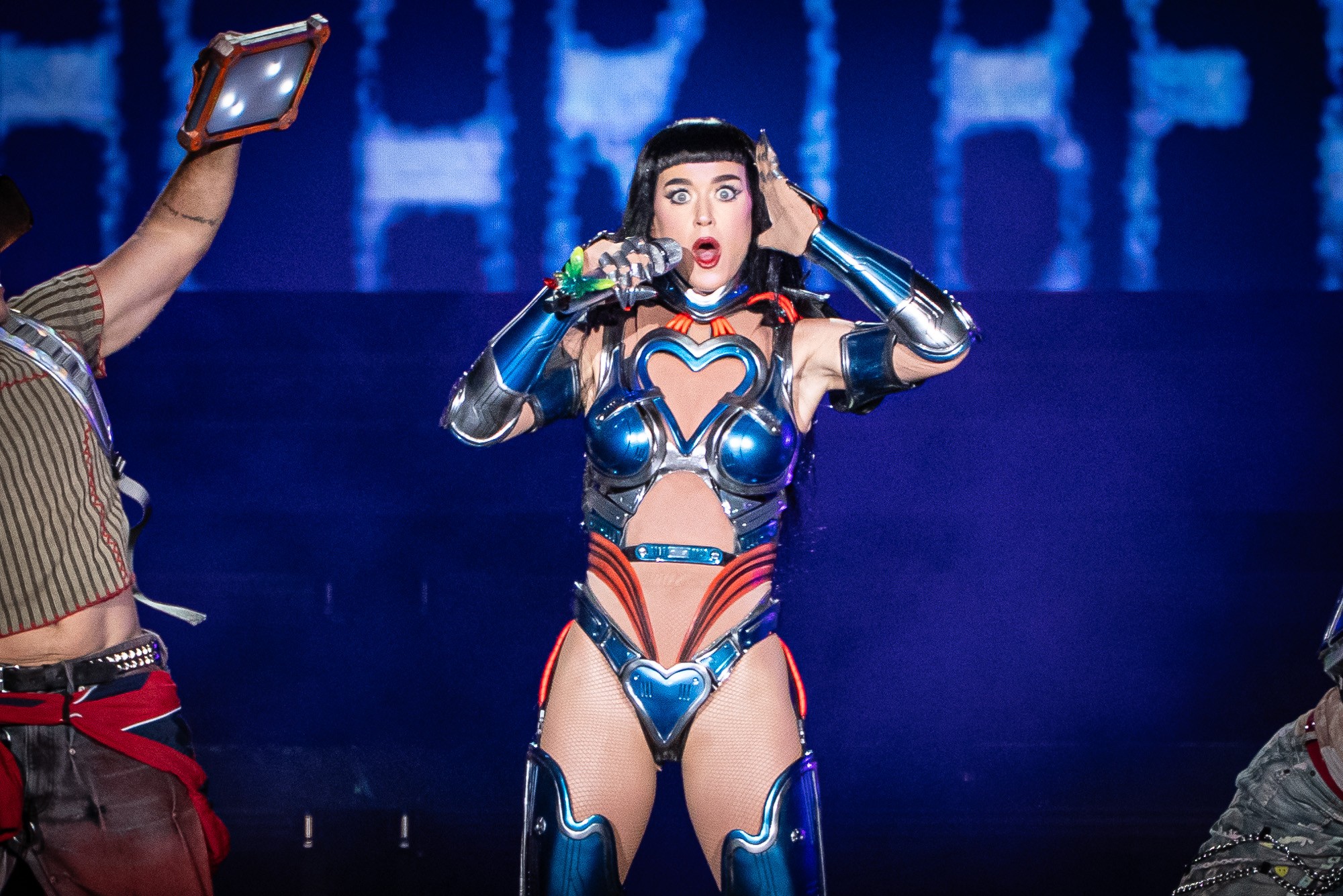 The Town 2025 tem último dia com ‘pop farofa’, Joelma empolgante e Katy Perry acrobática e futurista