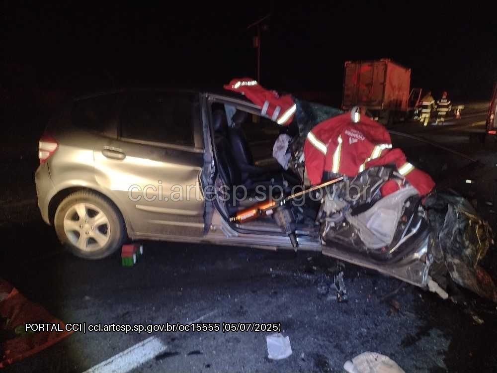 Motorista morre ao bater de frente com caminhão em rodovia de Tietê