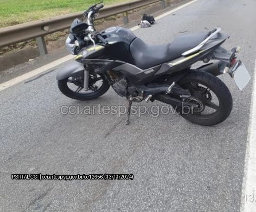 Motociclista não resistiu aos ferimentos e morreu no local — Foto: Artesp/Divulgação