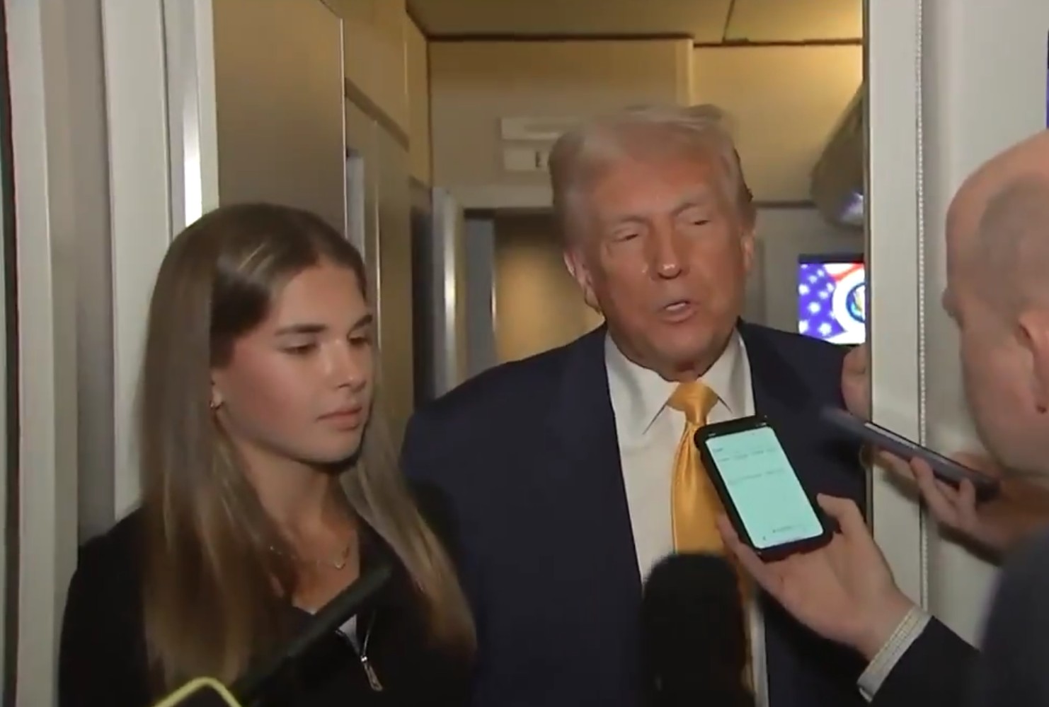 Trump chama Bukele de 'incrível' e diz não estar preocupado com relatos de violações de direitos humanos em prisão de El Salvador