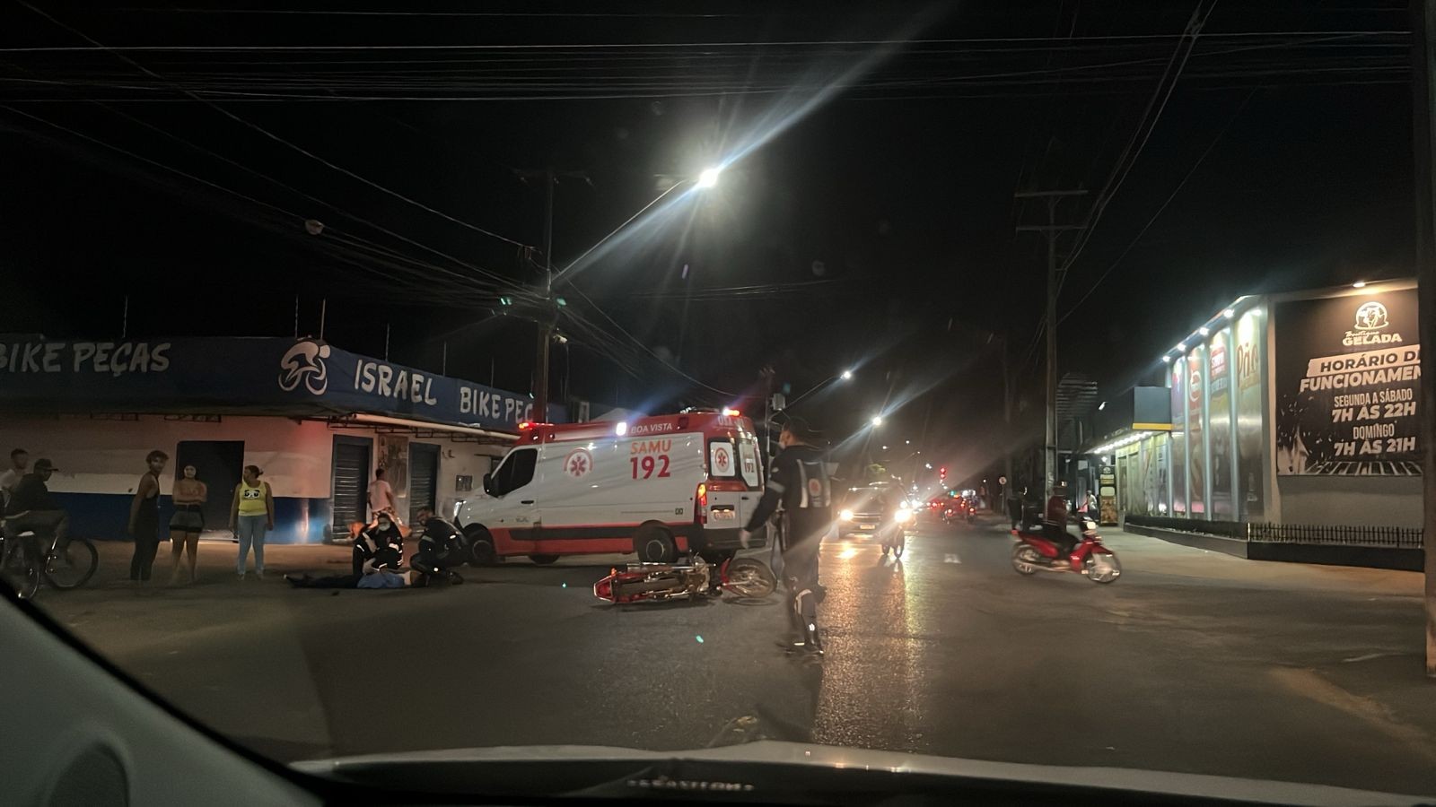 Motociclista fica ferido ao ser atingido por carro dirigido por jovem sem CNH, em Boa Vista