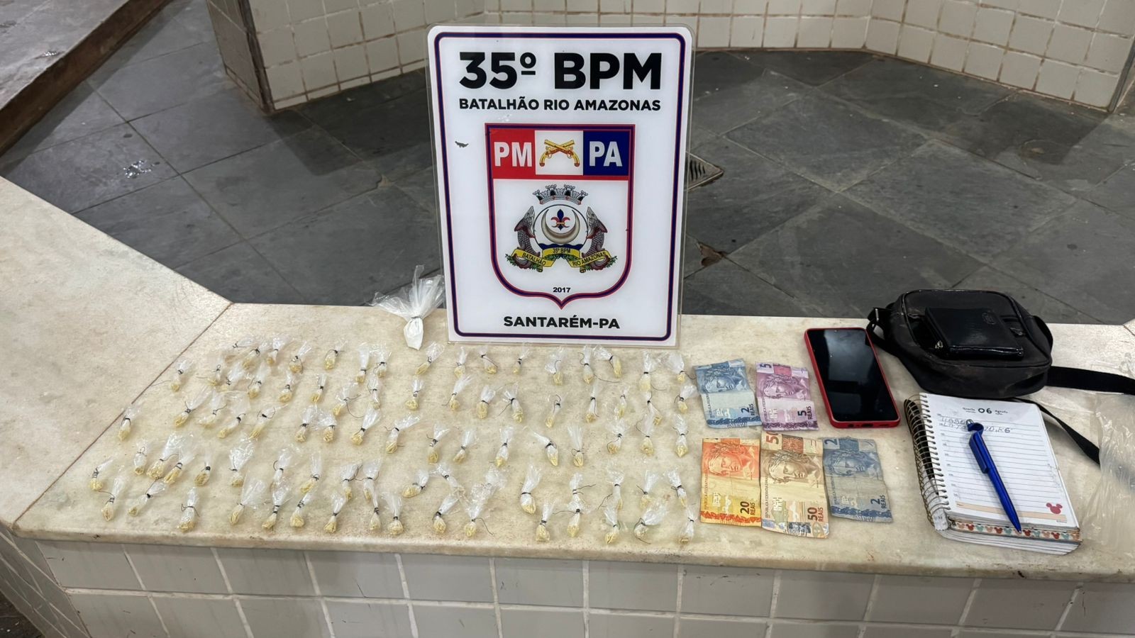 Dupla é detida com drogas e moto roubada na comunidade Perema, em Santarém