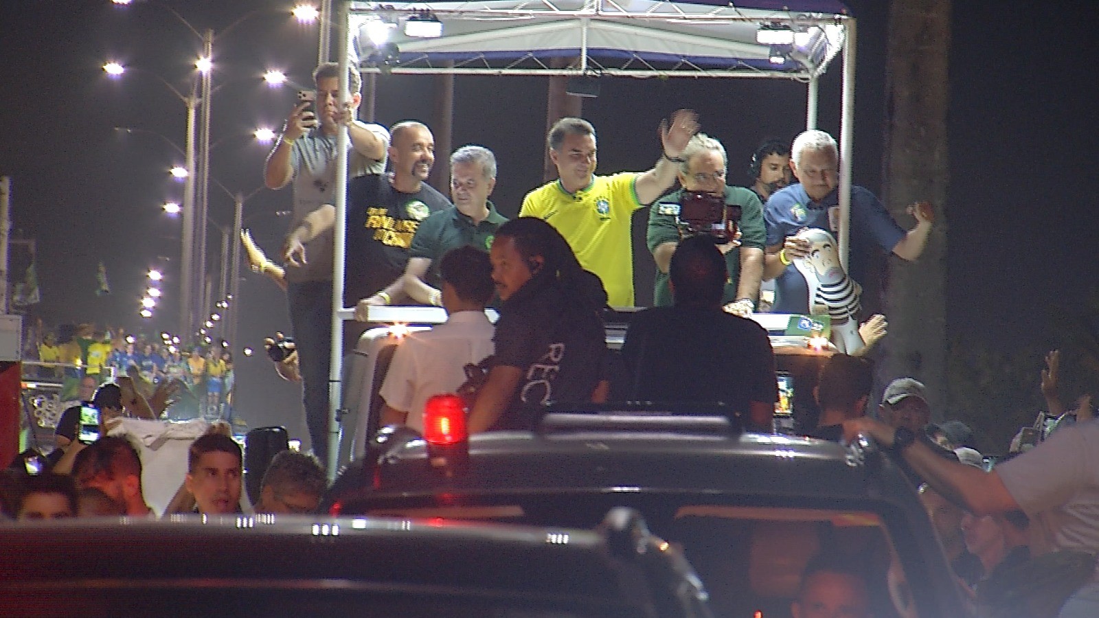 Flávio Bolsonaro cumpre agenda com motocarreata e ato de campanha em Natal