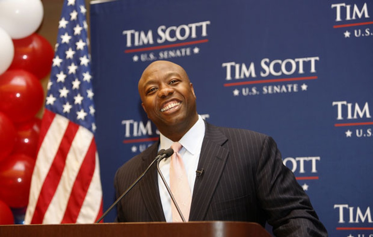 Tim Scott, único republicano negro no Senado dos EUA, desiste de tentar concorrer à presidência